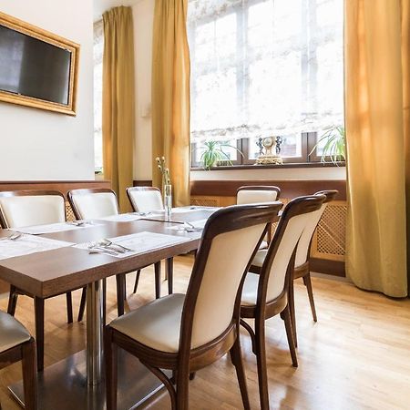 Hotel Vabank Golub-Dobrzyń Exteriör bild